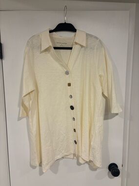 Soft Surroundings Light Cream Casual Button-Down Shirt